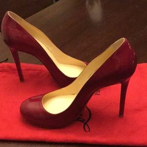 Like new! Louboutin red patent leather heels 38.5